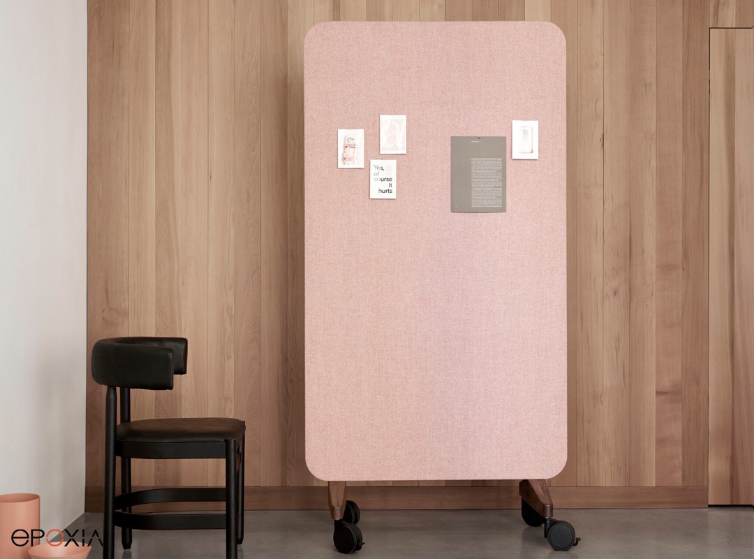 tableau-tissu-mood-fabric-mobile-rose-pieds-bois.jpg